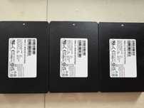 3 dyski twarde (2 x 480GB i 1 x 960GB)