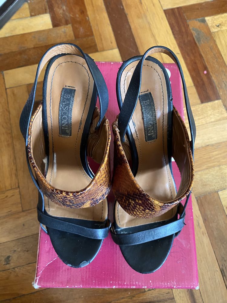 Взуття Туфлі жіночі босоніжки сабо фірмові 37