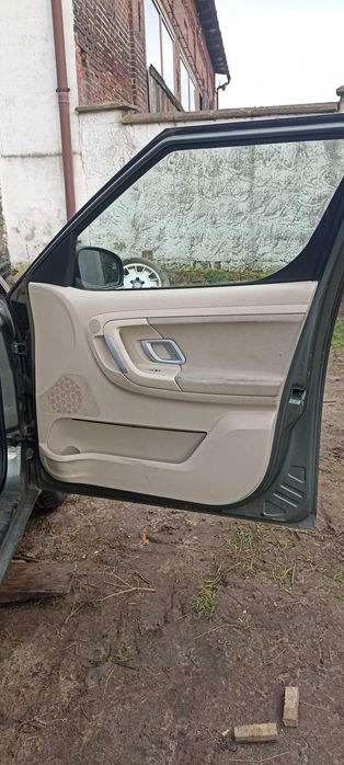 skoda roomster 1.9 tdi BSW lak 9599 samochód na części