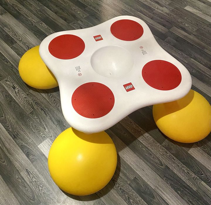 Оригінальний стіл lego