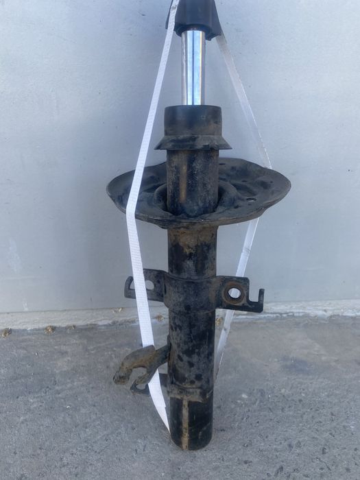 Амортизатор Правий на Нісан Кашкай 2 (J11) Кросовер (Nissan Qashqai 2)