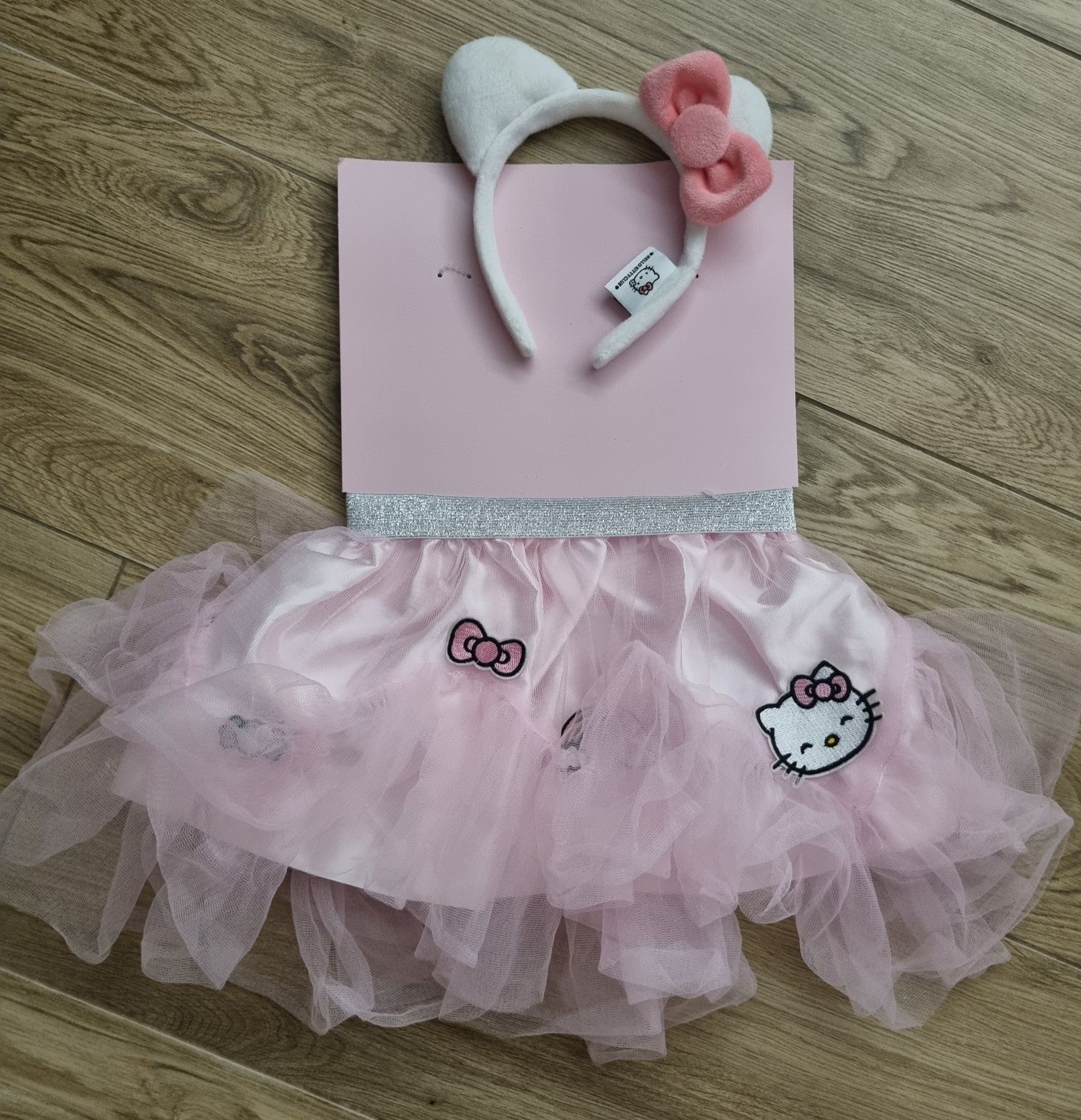 2 x Spódniczka tiul i opaska Hello Kitty / Sinsay / Bliźniaczki
- Płyn