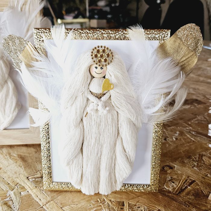 Anioł w złotej ramce 19,5cm x 15cm