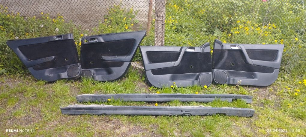 Продам 3 бампера и 4 карти на Опель астра