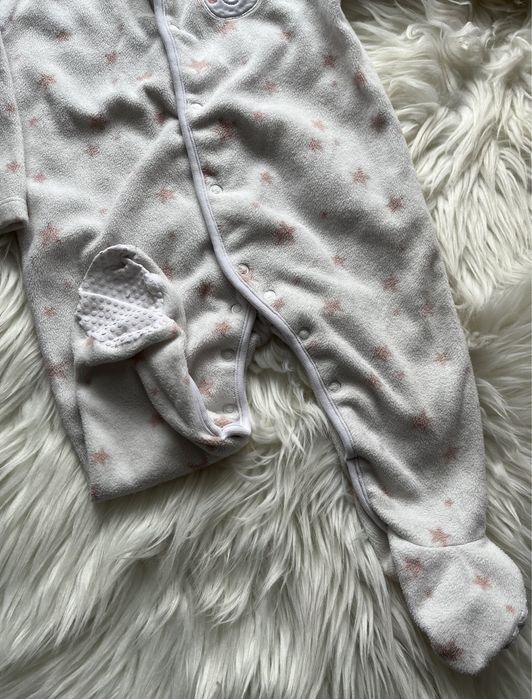 Pajac pajacyk polarowy George biało beżowy z misiem 9-12 msc 80