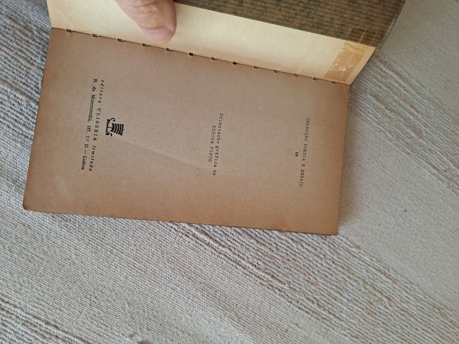 Dois livros Coleção Poesia e Ensaio da Ulisseia