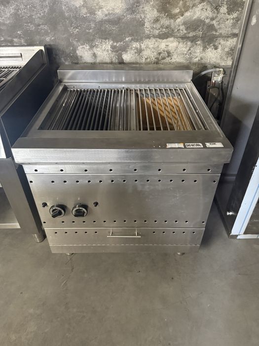Grelhador a Gaz e carvão com ceramicas muito muito novo