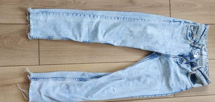 Spodnie jeansowe.