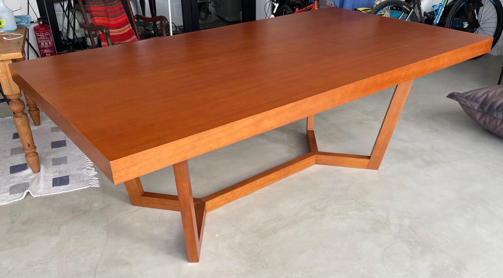 Mesa para sala de jantar ou reuni\oes