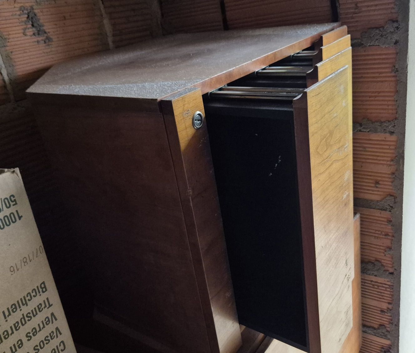Movel de gavetas para secretária
