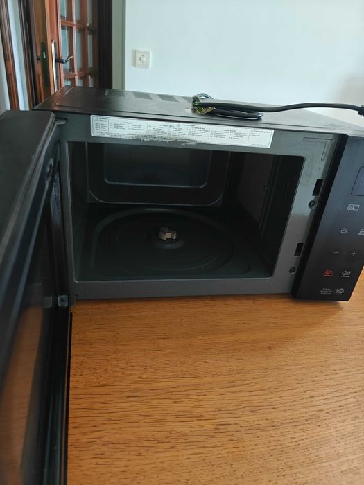 LG MH6535GIB Micro-ondas com Grill 25L 1000W