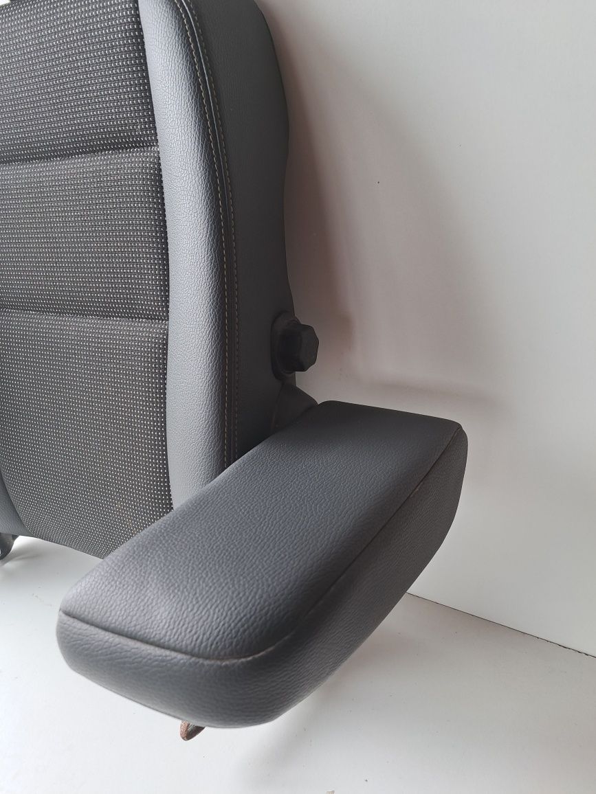 Fotel pasażera oparcie podłokietnik pół skóra Opel Astra H Zafira B