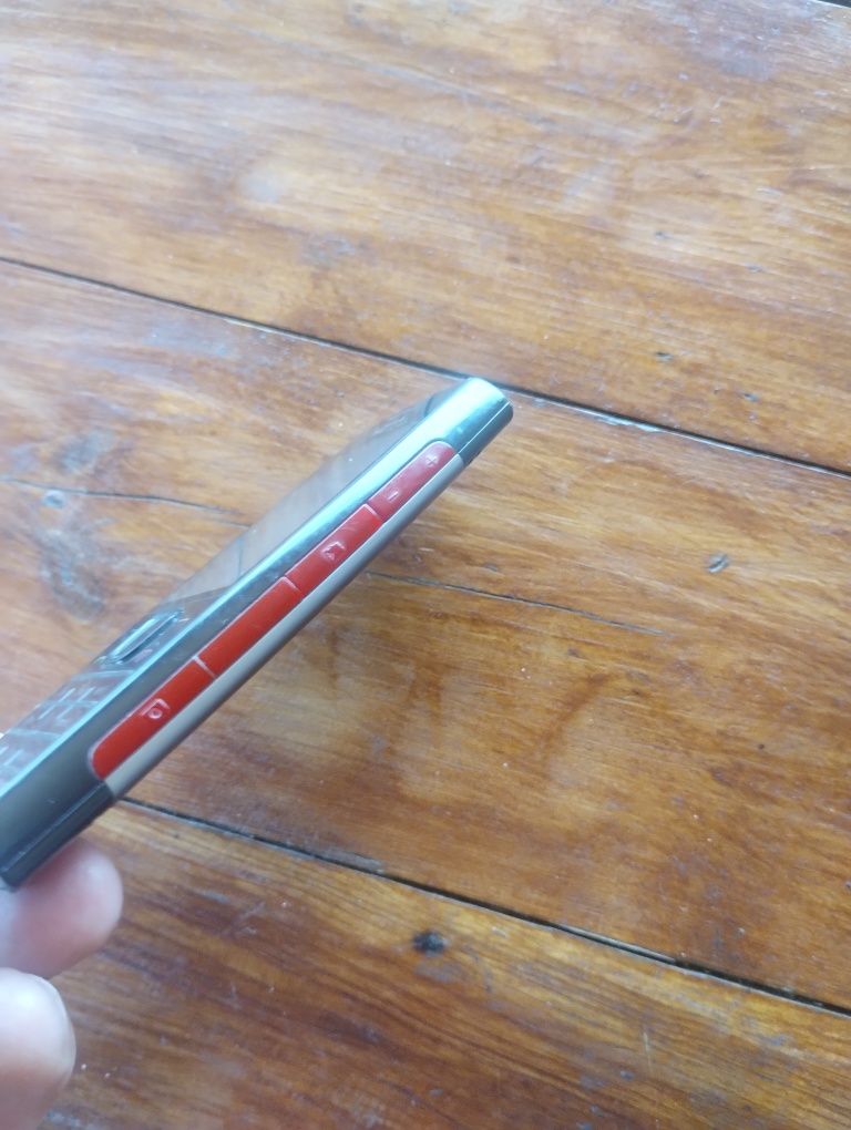 Nokia x2-00 телефон