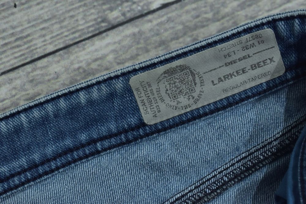 Diesel Larkee-Beex Regular Tapered Jeansy W32 L34