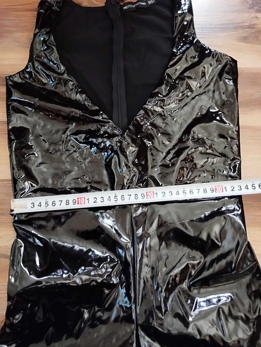 lateksowy kombinezon S latex suit dopasowany obcisły goth costume