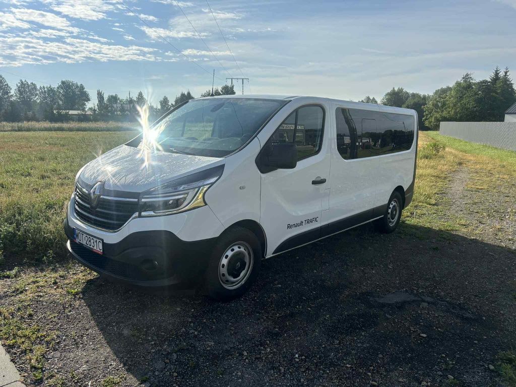 Wynajem busa 9-osobowego Renault Trafic automat 200 zł