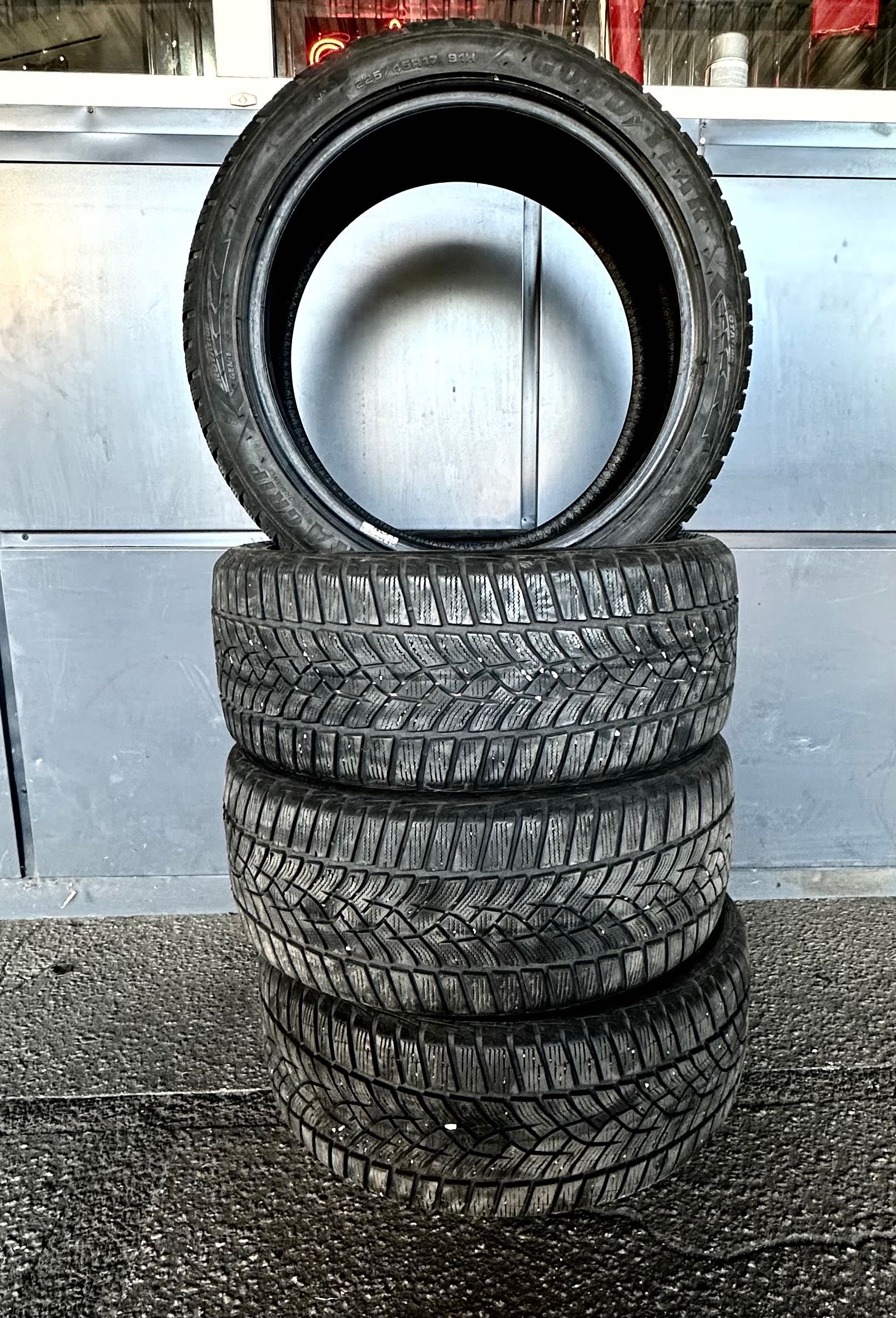 Шини зимові Goodyear UltraGrip
Performance G1