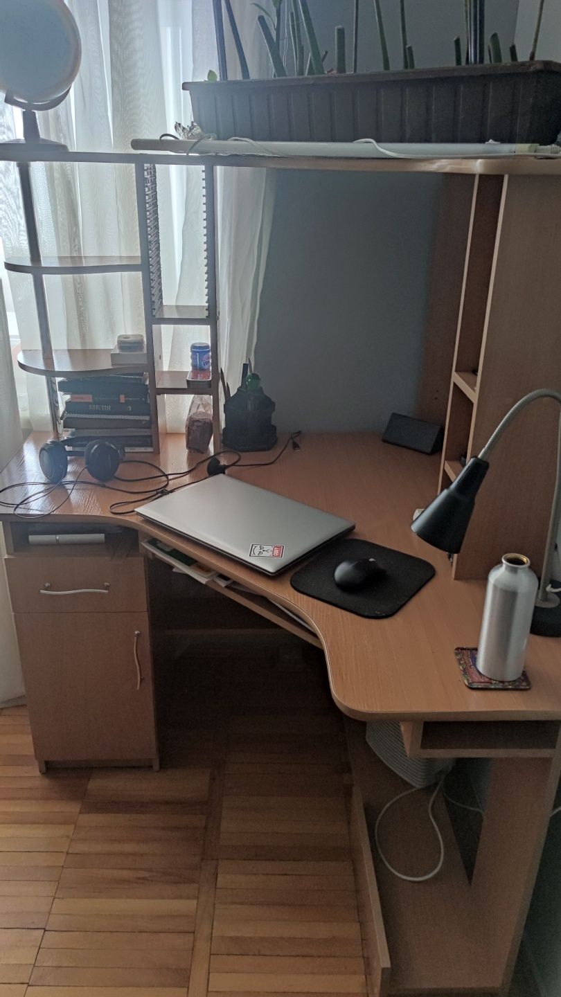 Комп'ютерний і письмовий кутовий стіл