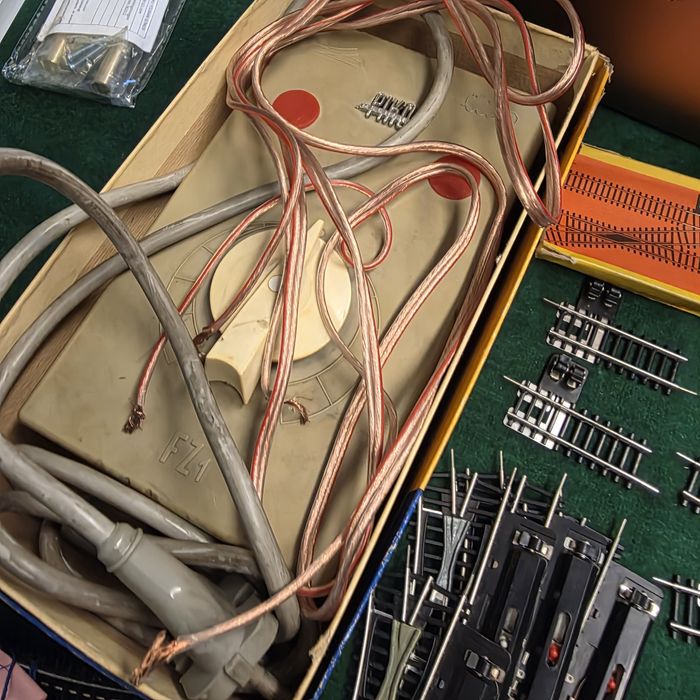 Sprzedam duży zestaw elementów do makiety kolejowej w skali TT.