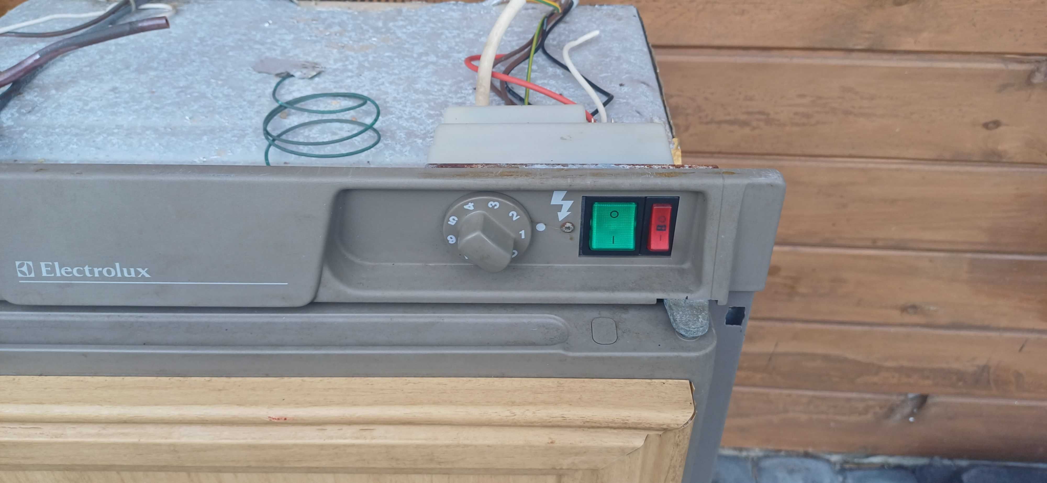 Lodówka Electrolux RM4236 gaz, 12V i 230V przyczepa kempingowa kamper