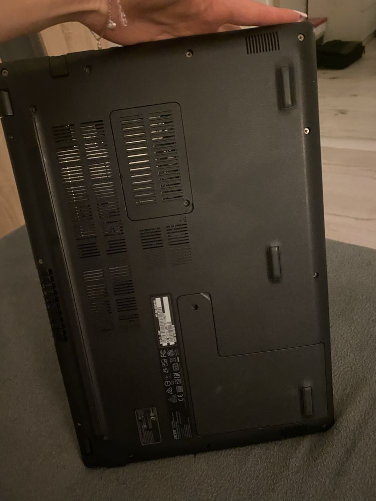 Laptop acer Aspire3 A315-31 z ładowarką i torbą