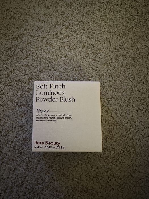 Roż do policzkow Rare Beauty – Soft Pinch Liquid Blush „Happy”