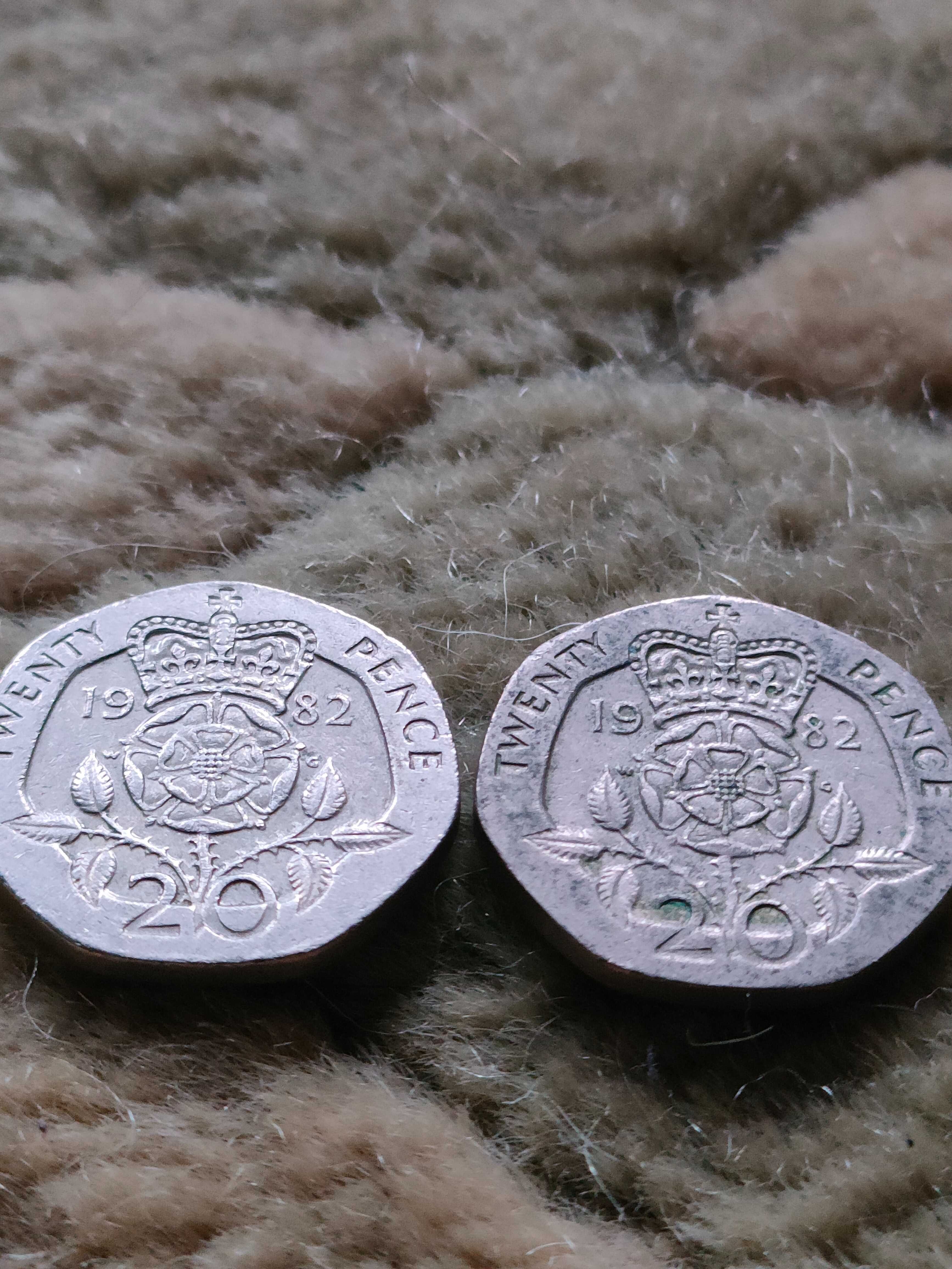 2 moedas de 20 pence de 1982