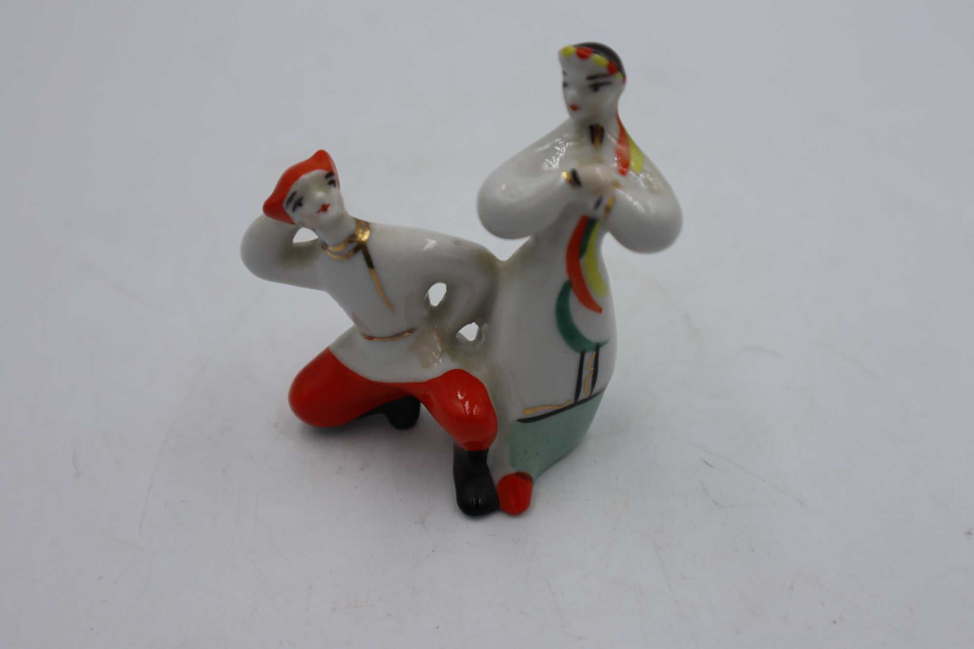 Porcelanowa mini figurka ukraiński taniec  Dulewo  ZSRR