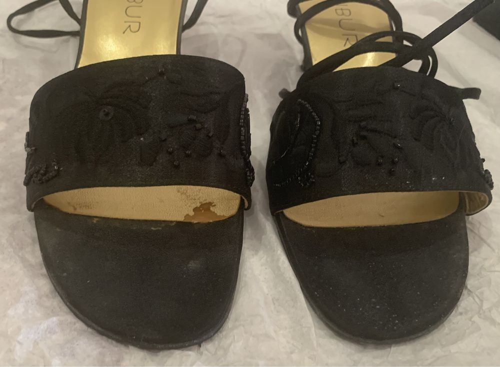 Sapatos sandalias pretas Menbur 39 com atilho na perna