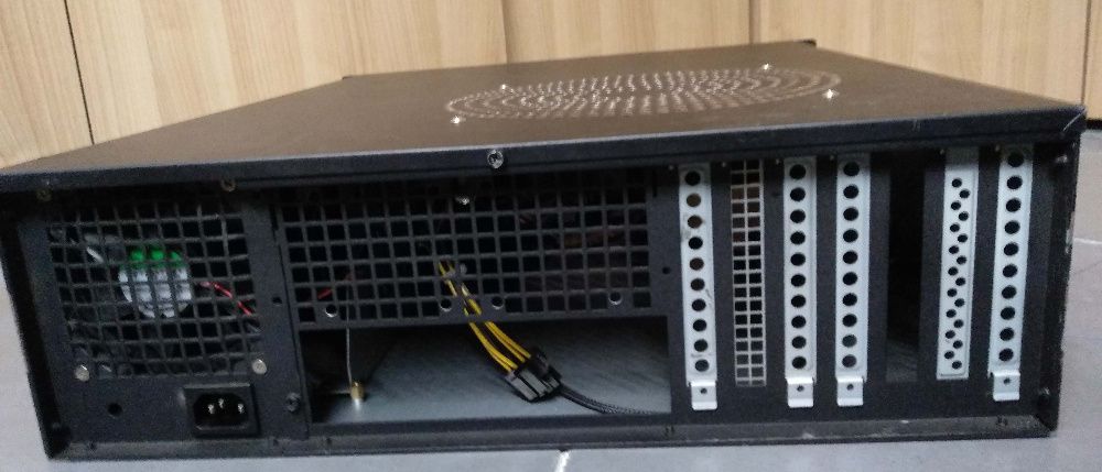 Caixa Rack vazia de servidor com fonte de 400W