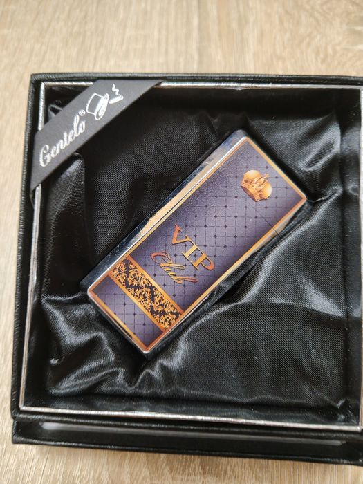 Elegancka zapalniczka gazowa z napisem VIP, na prezent, wzór 1