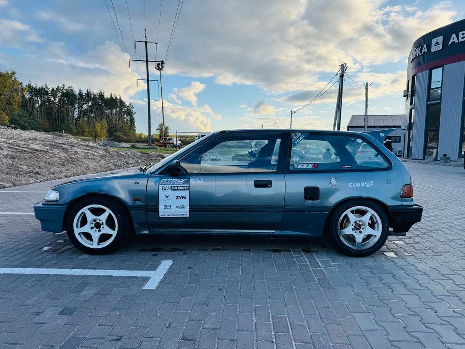 Продам машину підготовлену до змагань та трек днів