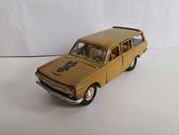 Model Wołga GAZ 2402 A13 1980 z symboliką na masce ZSRR USSR CCCP 1/43
