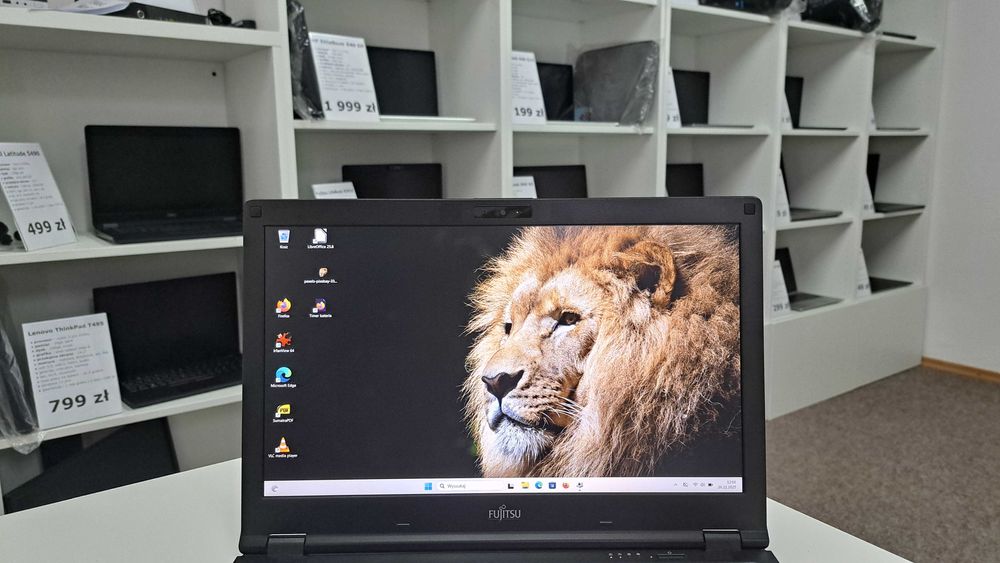 Biurowy Fujitsu LifeBook E559 15" i5-8gen 16GB 256SSD IPS FHD Klasa A