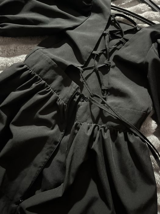 Сукня з відкритою спинкою