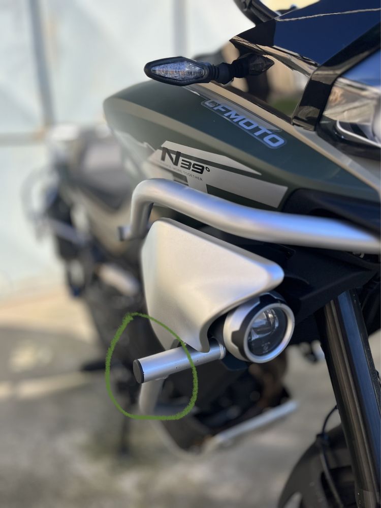 CFMOTO MT800 - Suporte para luz, batente proteção