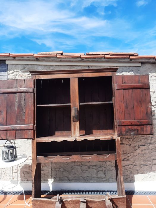 Cantareira muito antiga 2 m x 1.30m x 40 cm