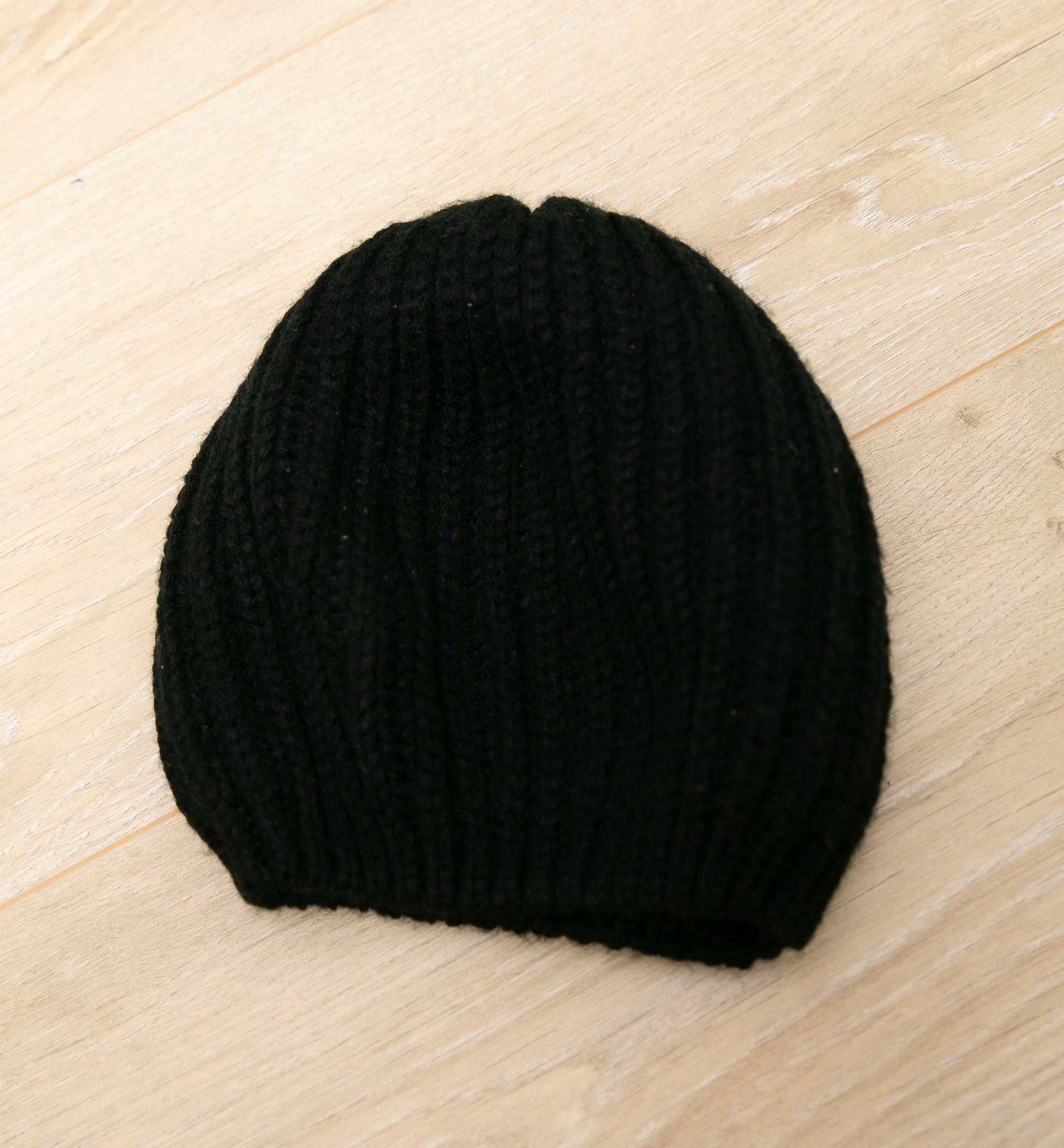 Czarna gruba czapka beanie