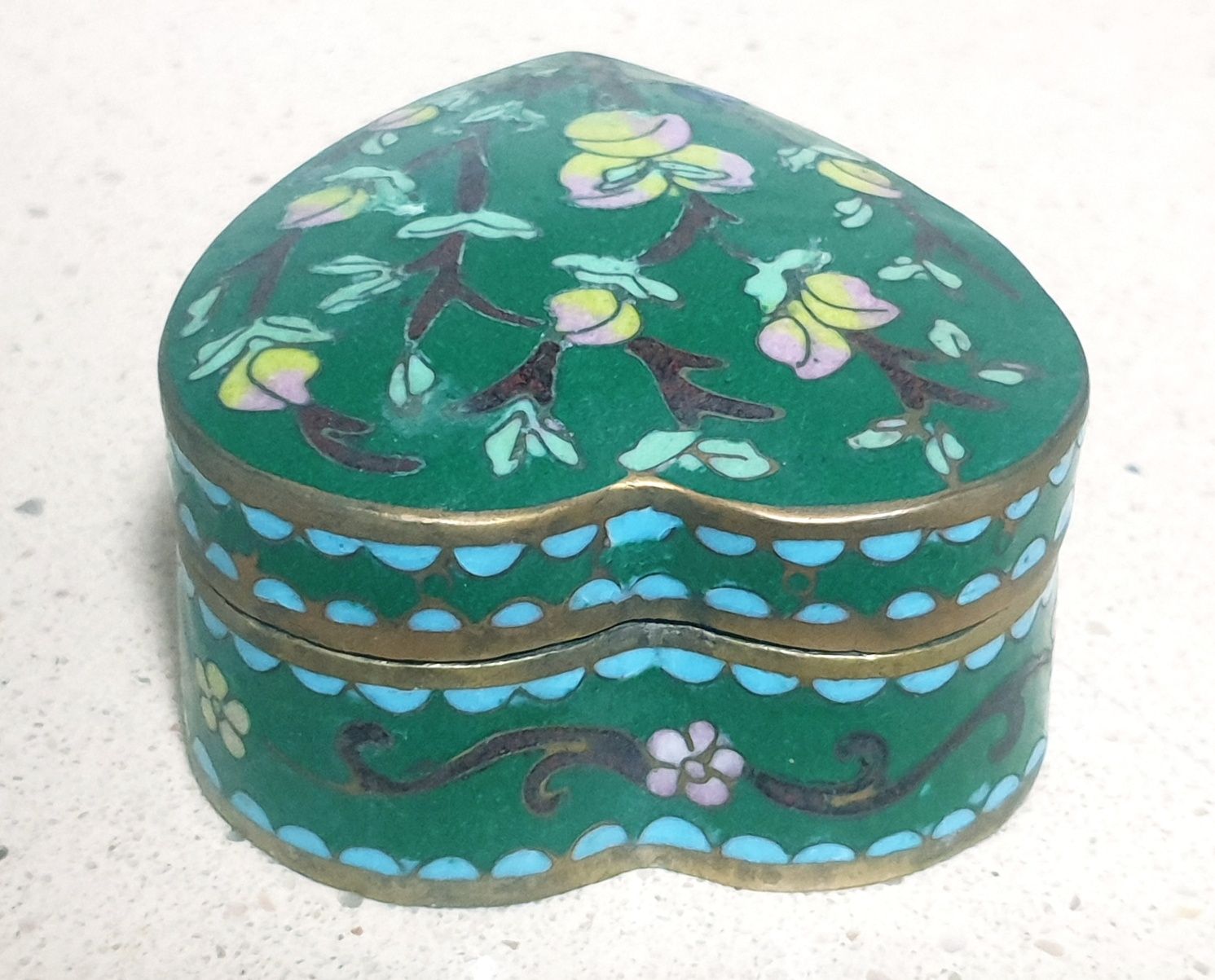 Linda antiga caixa asiática "coração " em cloisonné