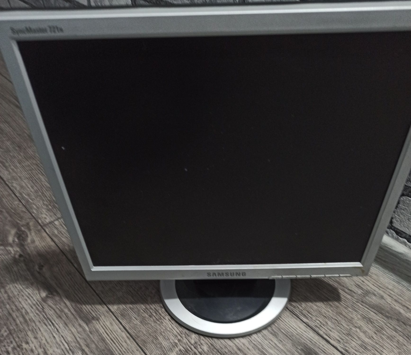 Монитор Samsung 721N
