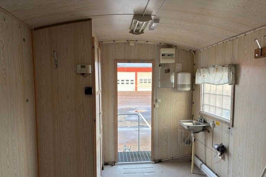 Mobilna przyczepa socjalno-brygadowa - barakowóz, brygadówka