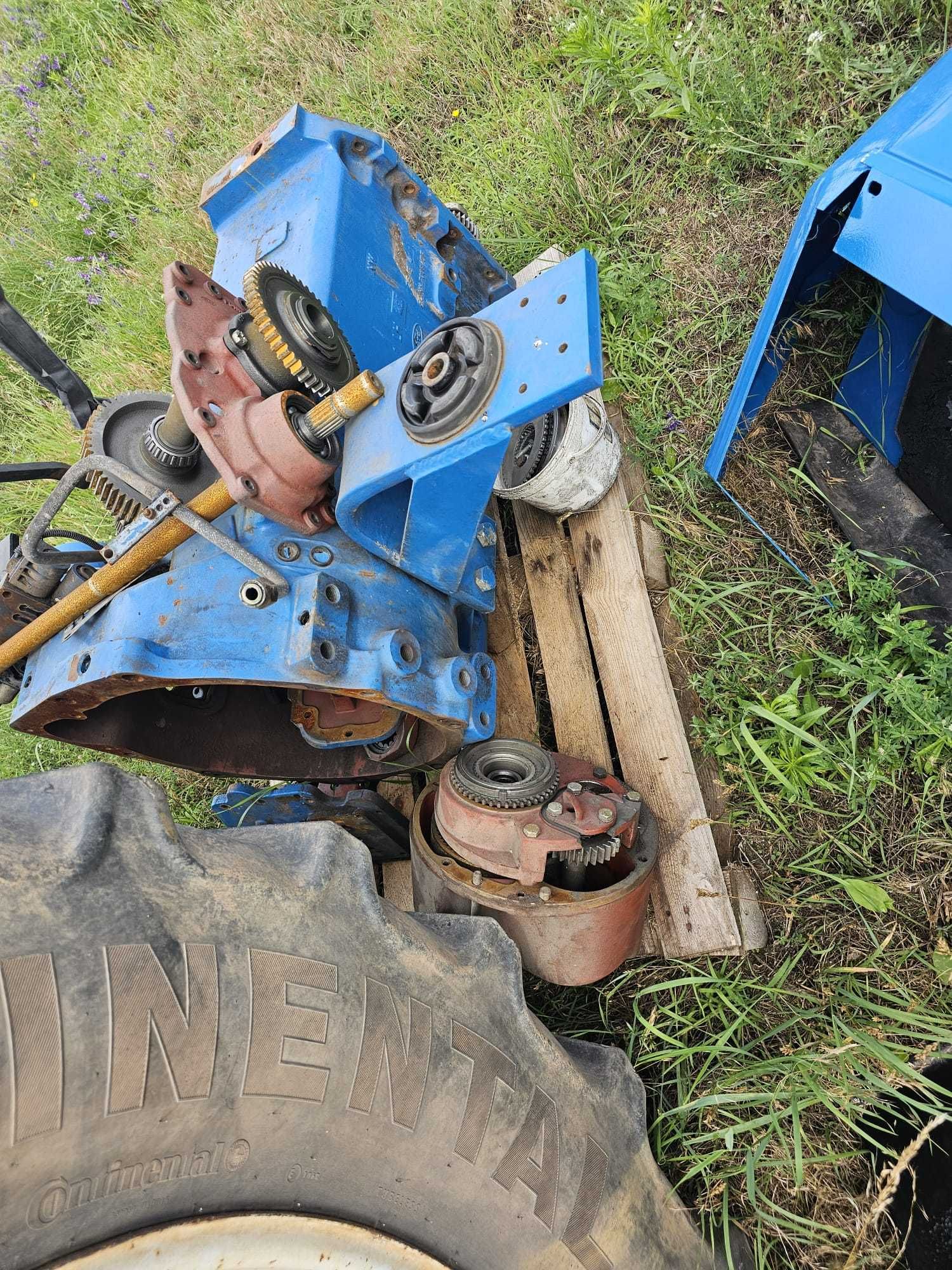Ciągnik New Holland uszkodzony