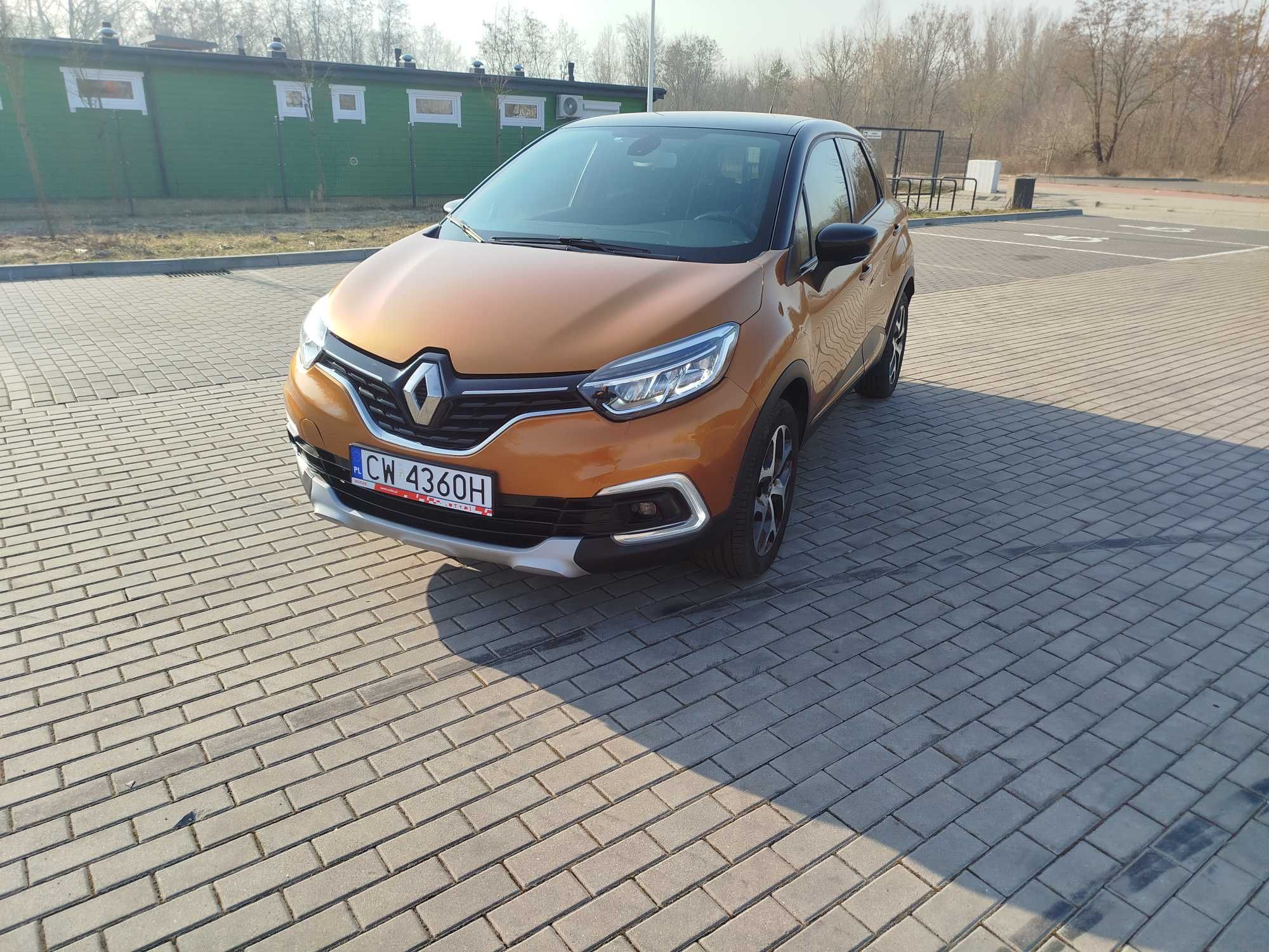 Renault Captur 1.2 sam parkuje