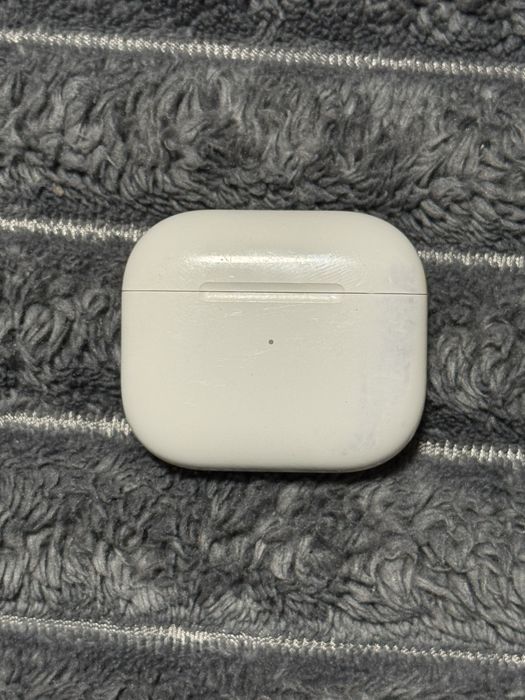 Оригинальный кейс Apple AirPods 3