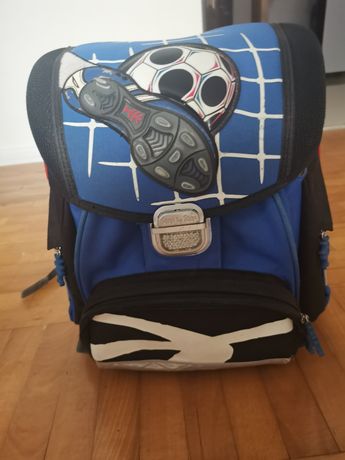 Шкільний рюкзак для хлопчика молочних класів стан хороший