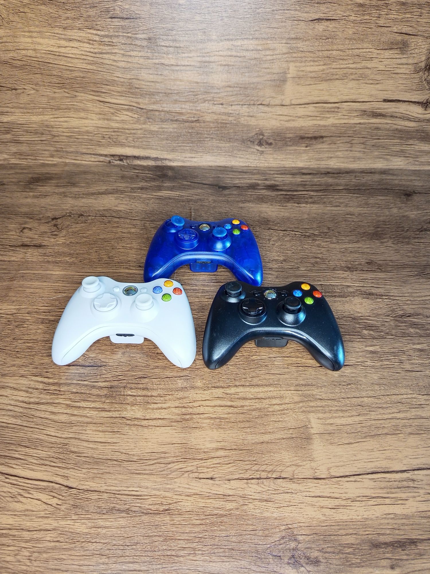 Xbox 360 Slim Limitowana Edycja 320GB + 3 pady + Kinect + 35 gier