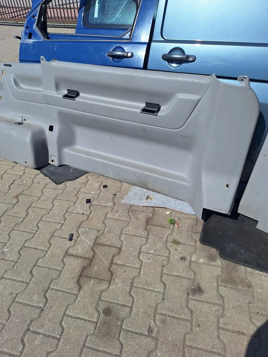 ŚRODEK BOCZEK TAPICERKA  TYŁ VW TRANSPORTER T4 CARAVELLE