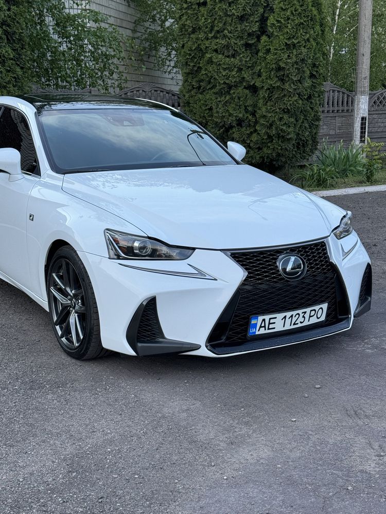 Lexus is 300 F Sport 2017 3.5 AWD