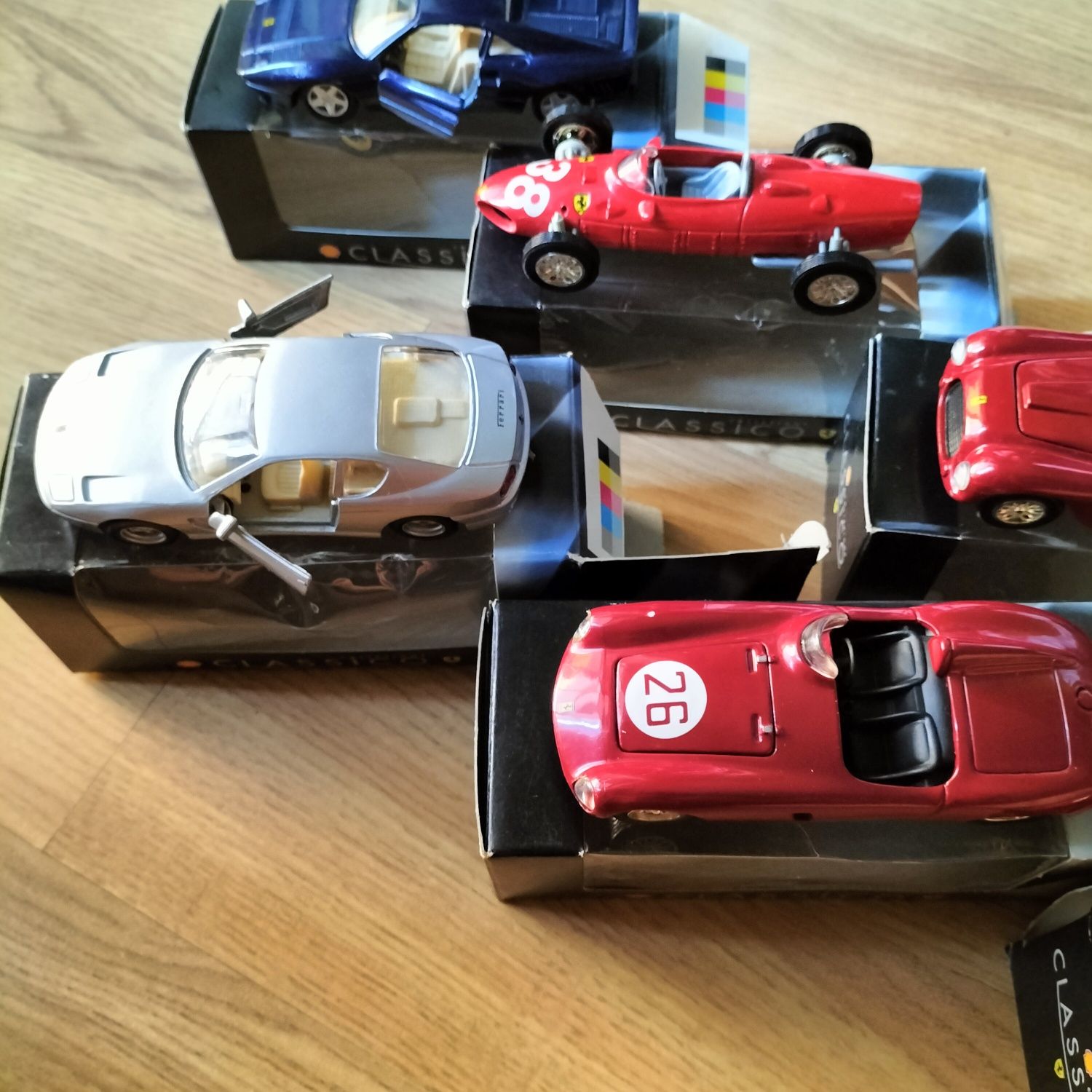 Carrinhos Ferrari de colecção com 12 cm, escala 1/39, a 5€ cada um