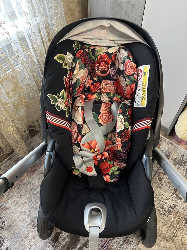 Автокрісло Cybex Cloud Z i-Size Spring Blossom Dark